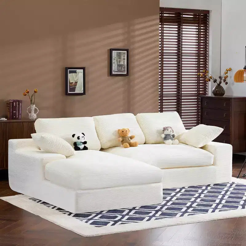 Sofá cómodo de pana blanca con 5 cojines – Esencial para una sala de estar acogedora