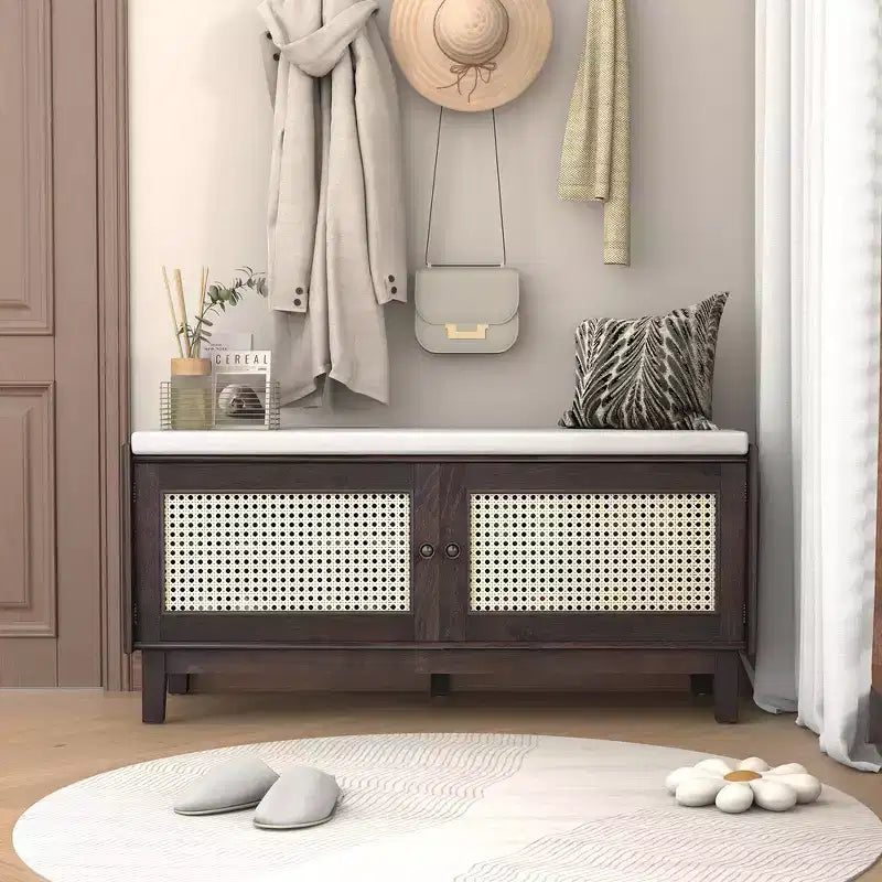 Banco de almacenamiento Boho para entrada, banco de zapatos de madera con cojín y puertas dobles de ratán