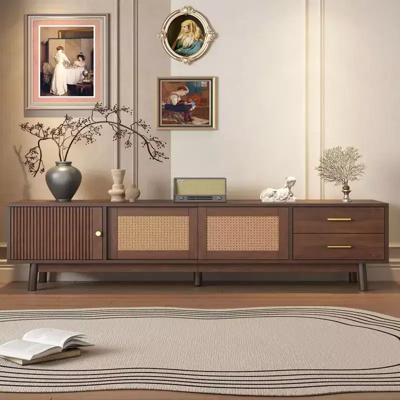 Mueble de TV de mediados de siglo para televisores de 80 pulgadas, centro de entretenimiento con puertas corredizas y cajones, marrón